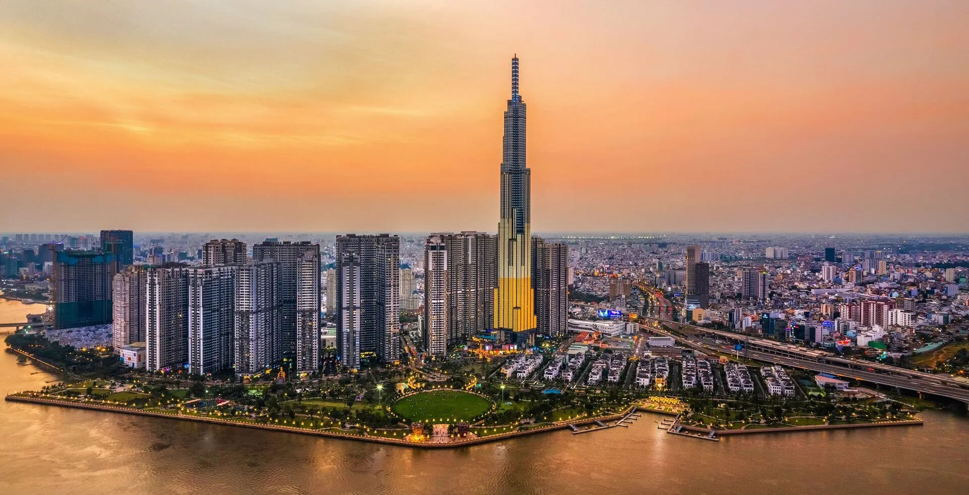 Thuê Xe Du Lịch Tại Quận 2 - Huynhphm Travel